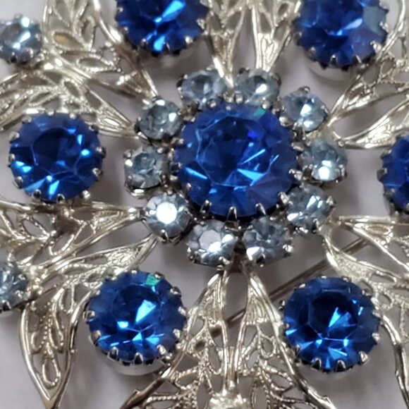 Vintage Celebrity NY Royal and Light Blue Rhinestone Filigree Floral Brooch - Picture 7 of 10